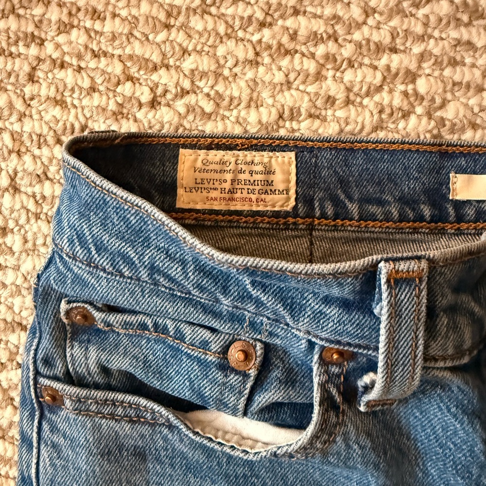 Levi's Women’s 501 and Wedgie - Picture 5 of 6